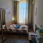 Трехместный номер стандарт.  Двуспальная кровать и диван.