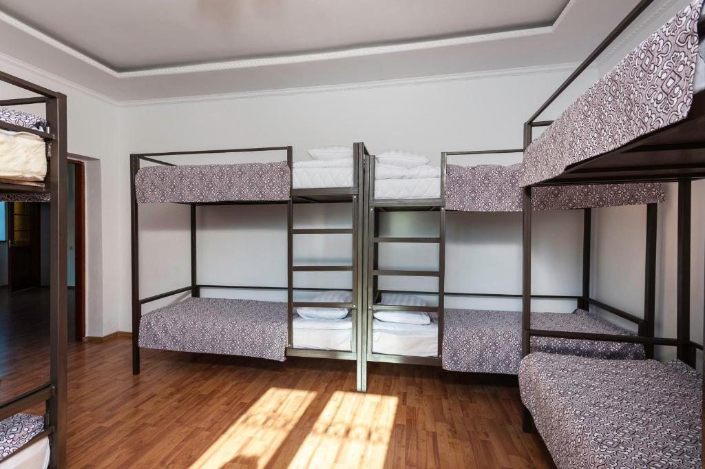 Номер (Кровать в общем 8-местном номере для мужчин) хостела Достык, Алматы