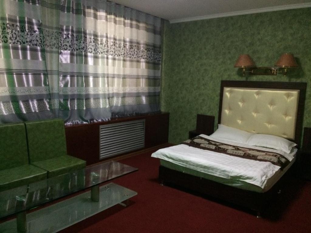 Двухместный (Большой двухместный номер с 1 кроватью) отеля Золотой Дракон, Алматы