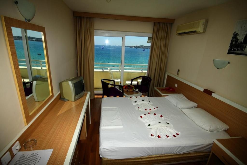 Трехместный (Трехместный номер с видом на море) курортного отеля Tuntas Beach Hotel - All Inclusive, Дидим