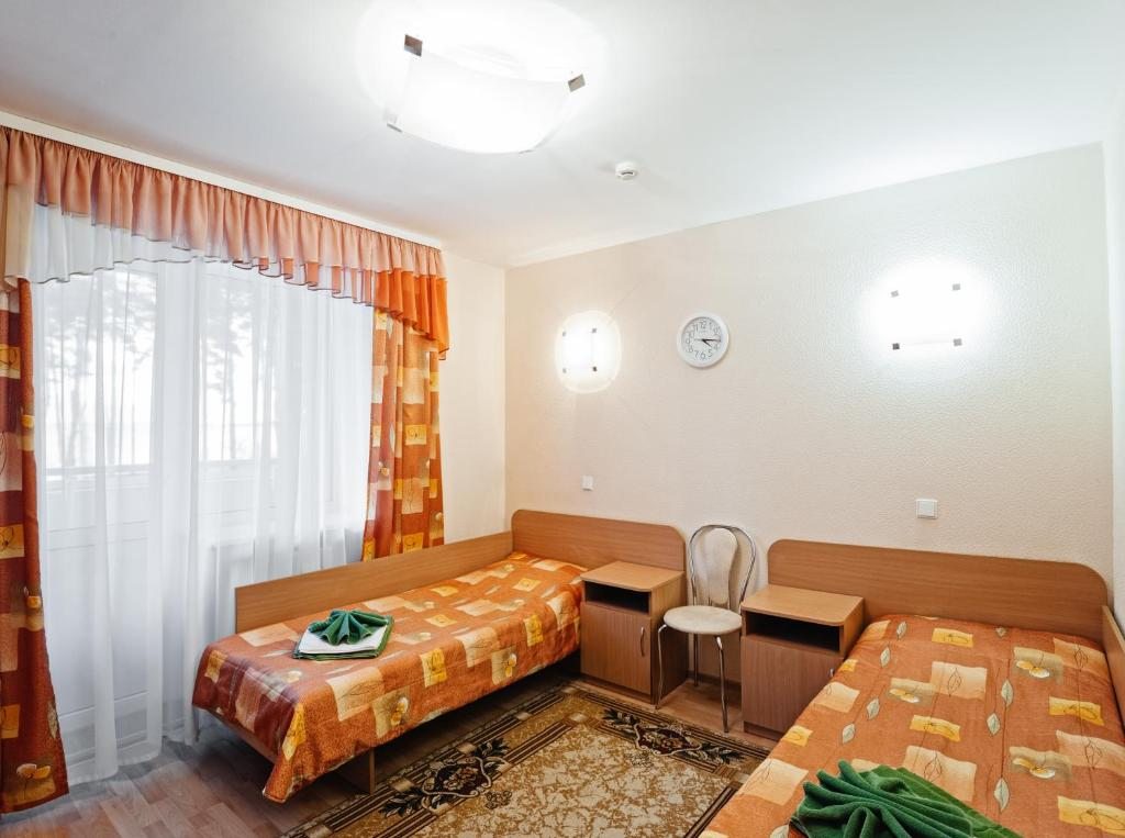 Двухместный (Двухместный номер с 2 отдельными кроватями) отеля Спутник, Нарочь