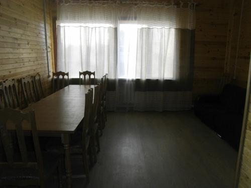 Семейный (Семейный номер с общей ванной комнатой) мини-гостиницы Панский Дворик, Борсуки