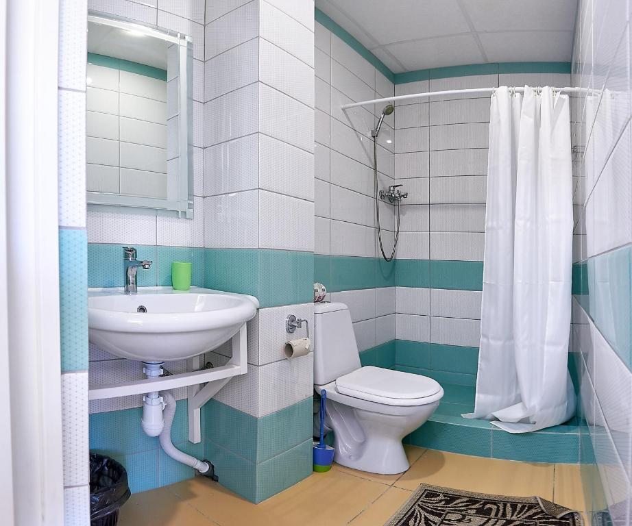 Четырехместный (Семейный номер с ванной комнатой и балконом) апартамента На Войкова, Полоцк