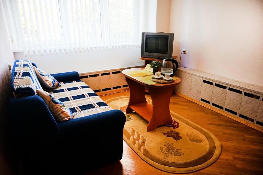 Двухместный (Улучшенный двухместный номер с 2 отдельными кроватями) гостиницы Университетская, Минск