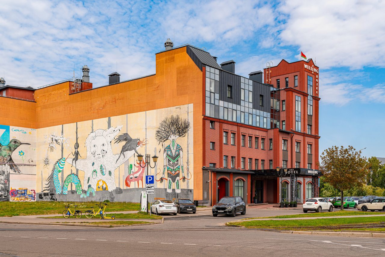 Крытый паркинг платный в сутки, Отель Willing