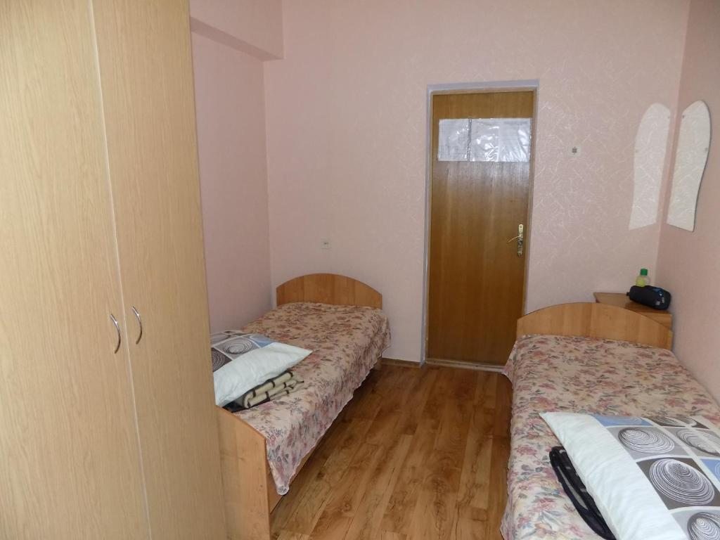 Двухместный (Бюджетный двухместный номер с 2 отдельными кроватями) хостела Рубановка, Гродно