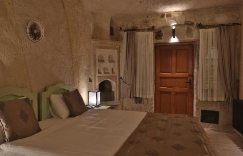 Двухместный (Улучшенный двухместный номер с 1 кроватью или 2 отдельными кроватями) отеля Acropolis Cave Suite, Ургюп
