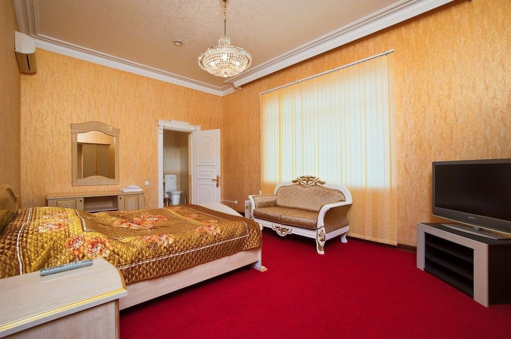Двухместный (Улучшенный с кроватью King-size) гостиницы Тип Топ, Краснодар