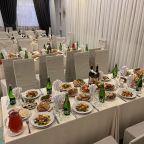 Ресторан предлагает блюда русской и европейской кухни