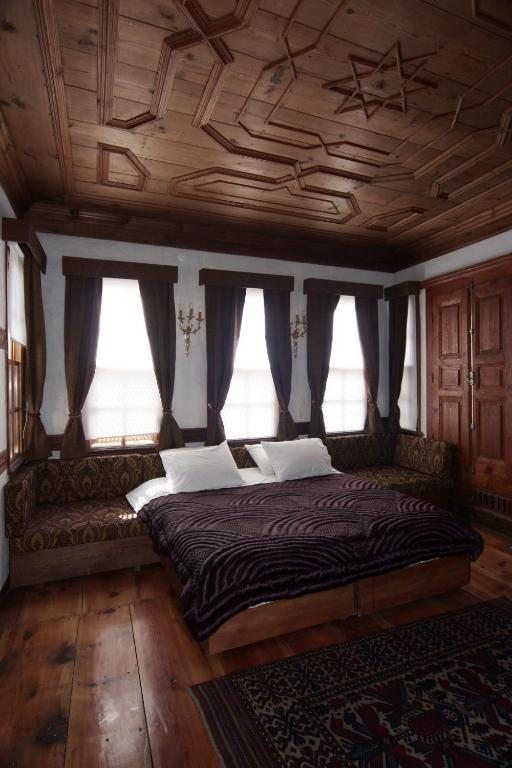 Двухместный (Улучшенный двухместный номер с 1 кроватью или 2 отдельными кроватями) отеля Gulevi Safranbolu, Сафранболу