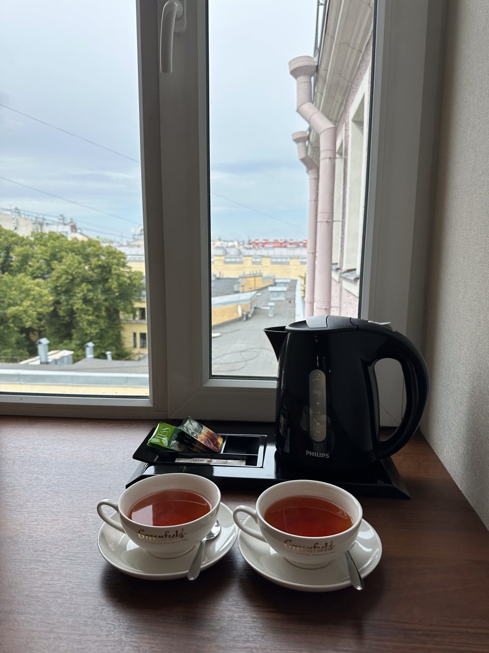 Чайный набор в комнате