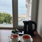 Чайный набор в комнате