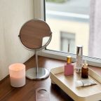 Семейная комната с двуспальным диваном. 3 окна