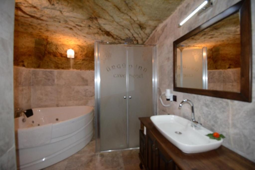 Двухместный (Двухместный номер Делюкс с 1 кроватью) отеля Ürgüp Inn Cave Hotel, Ургюп