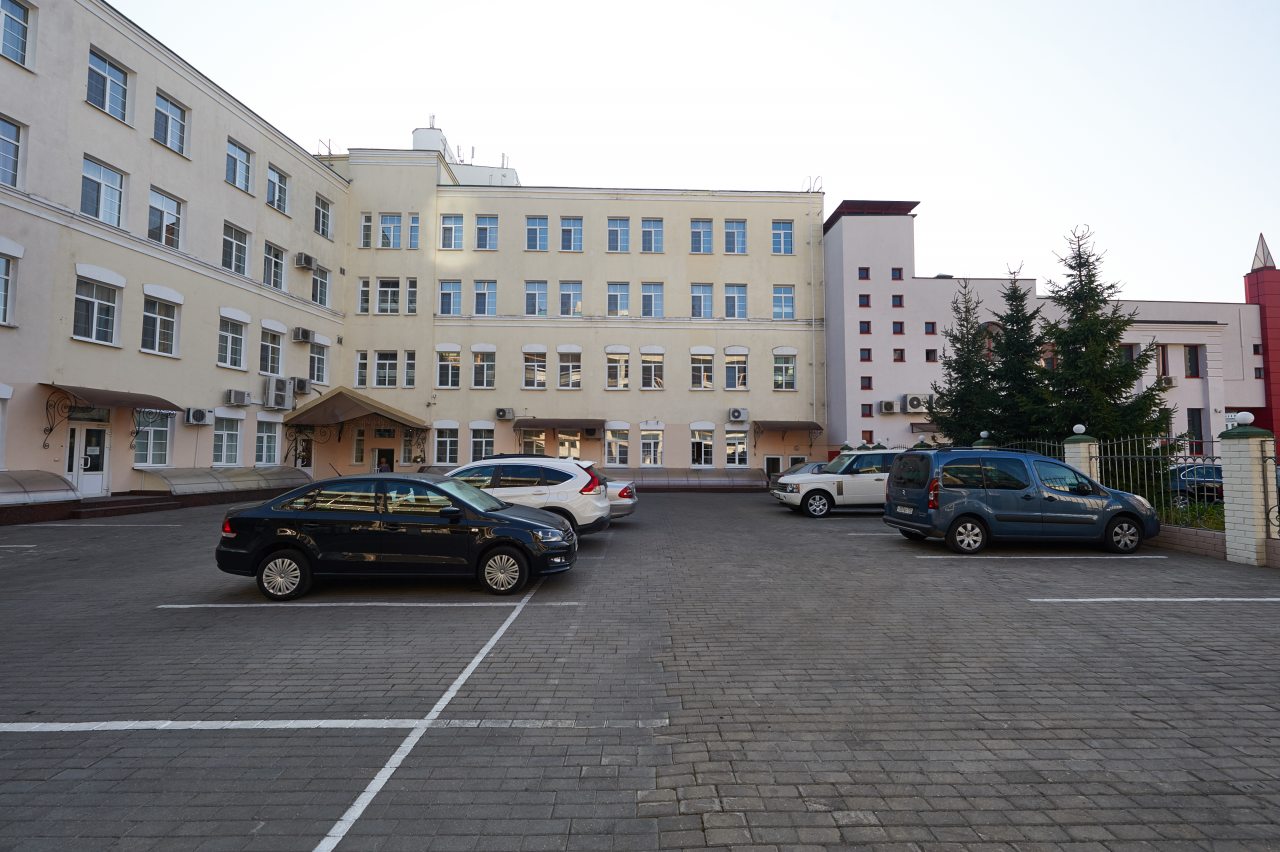 Парковка, Гостиница Губернская