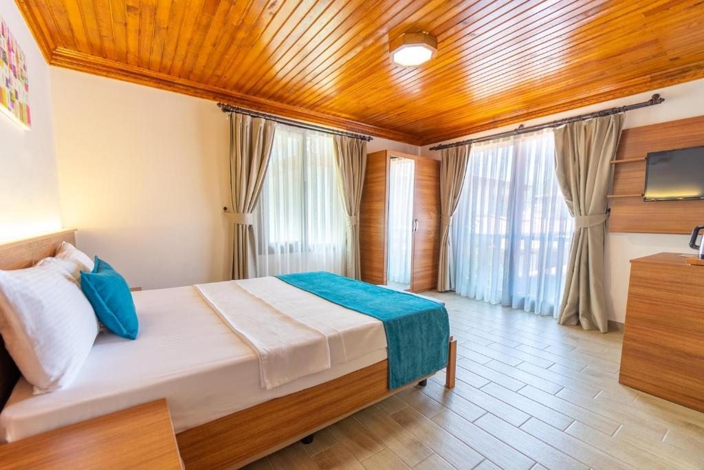 Двухместный (Двухместный номер с 1 кроватью и балконом) отеля Iskelem Hotel, Акьяка