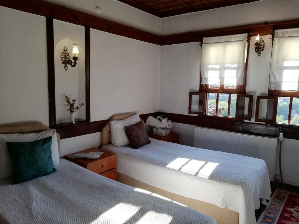 Двухместный (Стандартный двухместный номер с 1 кроватью и видом на город) гостевого дома Turgut Reis Konak, Сафранболу