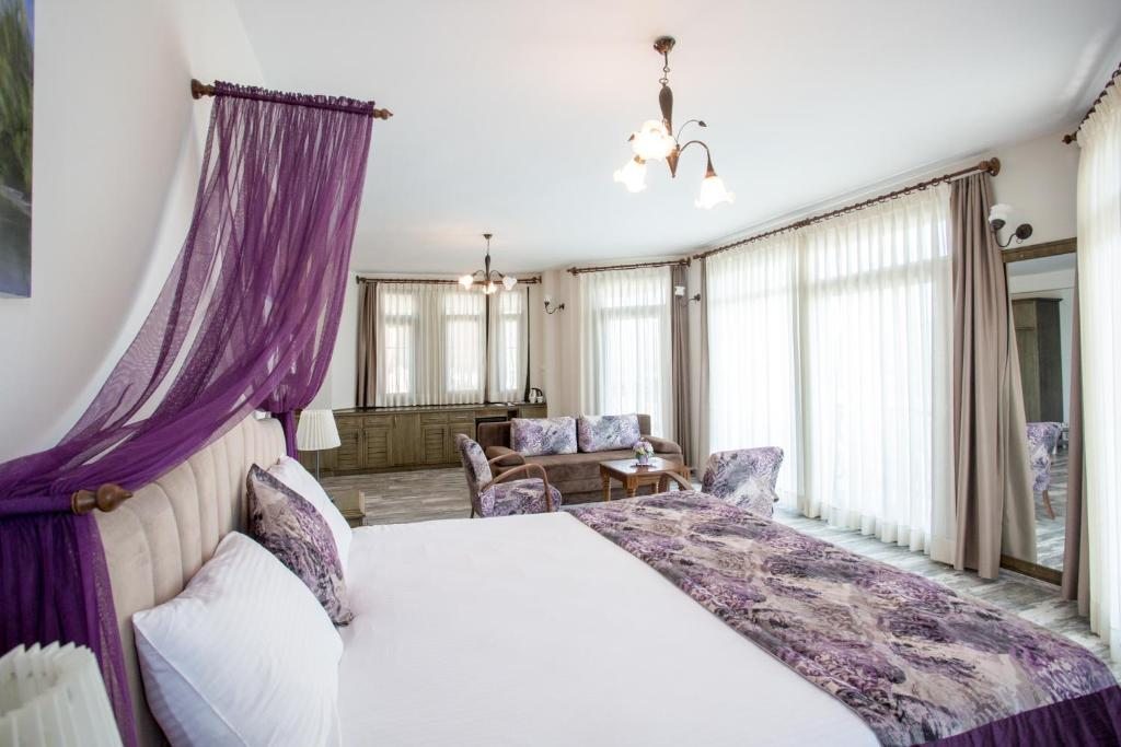 Двухместный (Номер с кроватью размера «king-size» и видом на море) отеля Villa Marine Hotel, Акьяка