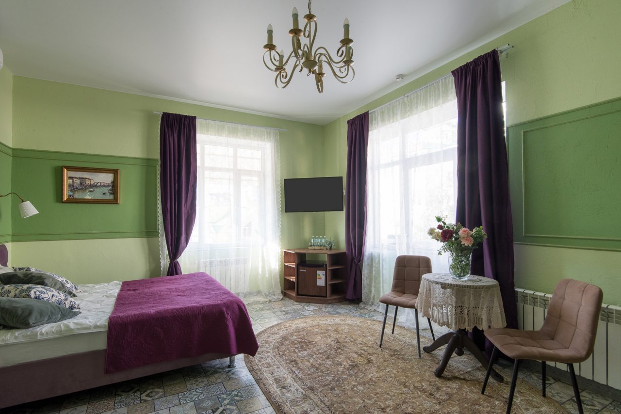 De Luxe (Делюкс), Гостевой дом Серый гусь