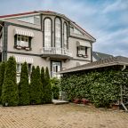 Охраняемая парковка, Гостевой дом Серый гусь