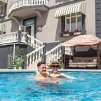 Подогреваемый бассейн Гостевого дома Серый гусь