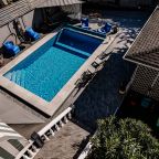 Вид на бассейн со второго этажа