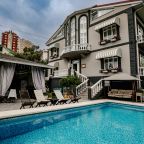 Бассейн и беседка