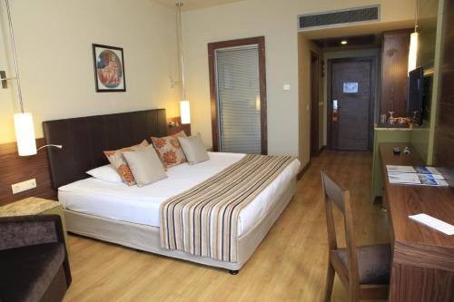 Двухместный (Улучшенный двухместный номер с 1 кроватью или 2 отдельными кроватями) отеля Kolin, Чанаккале