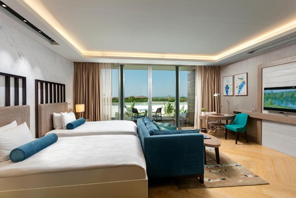 Сьюит (Представительский семейный люкс с частичным видом на море) отеля Sirene Luxury Hotel Bodrum, Ялыкавак