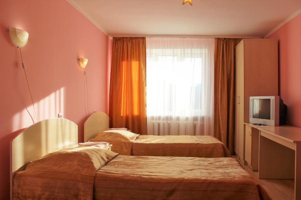 Двухместный (Двухместный номер с 2 отдельными кроватями и общей ванной комнатой) отеля Юность, Брест
