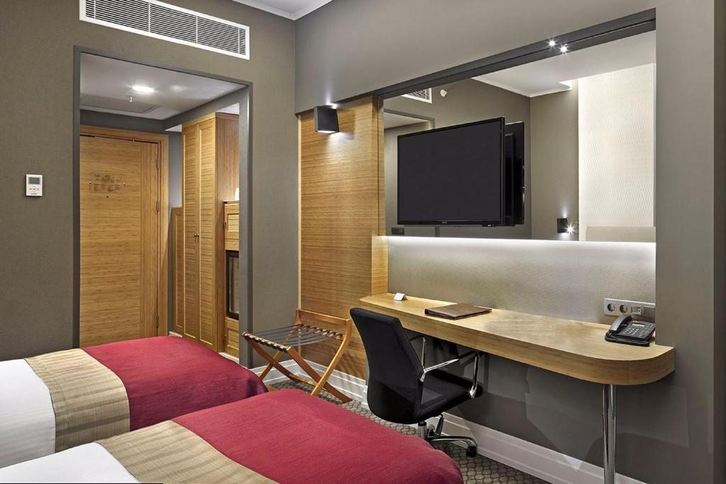 Сьюит (Улучшенный двухместный номер с 2 отдельными кроватями — Для курящих) отеля Divan Express Eskişehir, Эскишехир