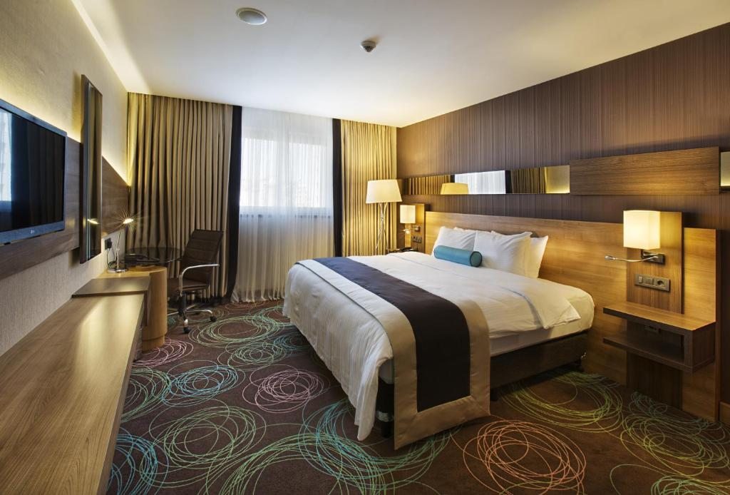 Двухместный (Улучшенный двухместный номер с 1 кроватью или 2 отдельными кроватями) отеля Dedeman Park Gaziantep City Center, Газиантеп