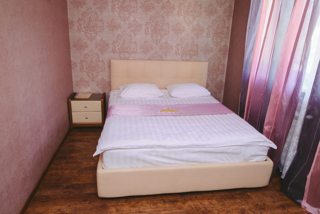 Двухместный (Стандарт с двуспальной кроватью) гостиницы Au Rooms Континент, Новокузнецк