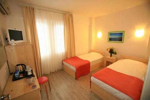 Двухместный (Стандартный двухместный номер с 2 отдельными кроватями) отеля Citi Hotel, Датча