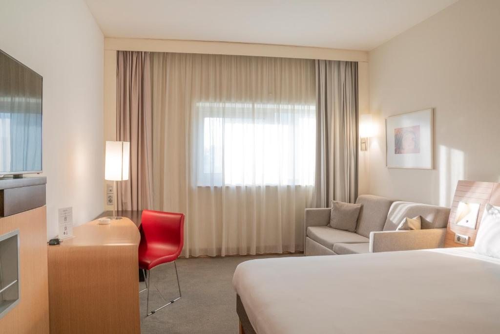 Двухместный (Улучшенный номер с кроватью размера «queen-size» и диваном) отеля Novotel Gaziantep, Газиантеп