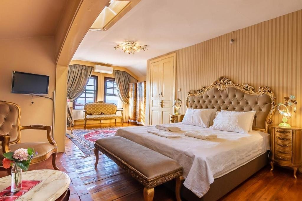 Сьюит (Люкс с кроватью размера «king-size» и видом на море) отеля Buyukada Anastasia Meziki Hotel, Бююкада