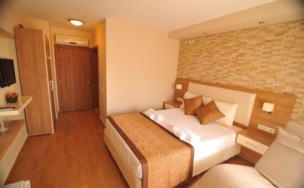 Двухместный (Улучшенный двухместный номер с 1 кроватью и боковым видом на море) отеля Papirus Hotel, Адрасан
