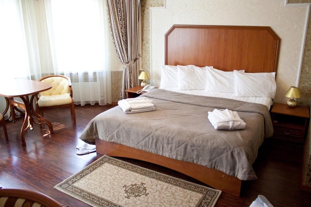 Двухместный (Двухместный номер Делюкс с 1 кроватью) отеля Европа, Ноябрьск
