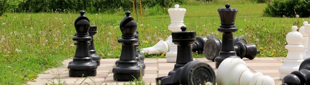 Уличные шахматы, База отдыха Караван