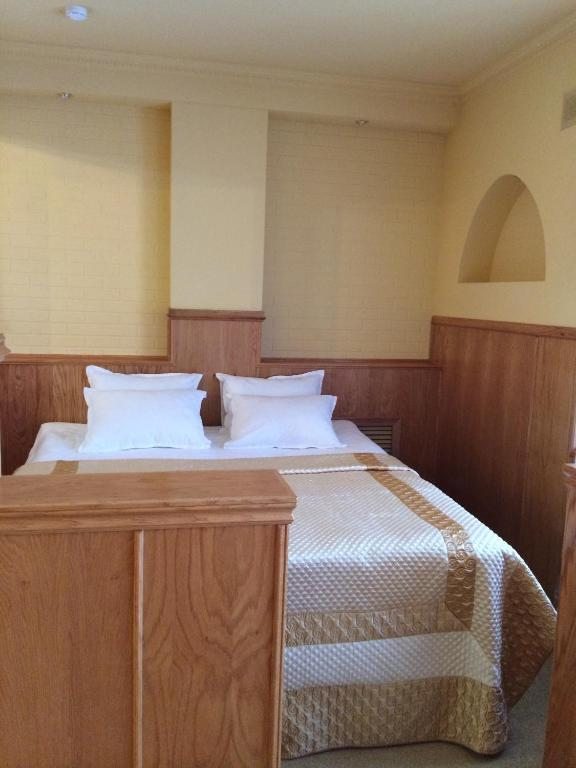 Номер с двуспальной кроватью в гостинице ВМ-Центральная, Магадан. Гостиница ВМ-Центральная