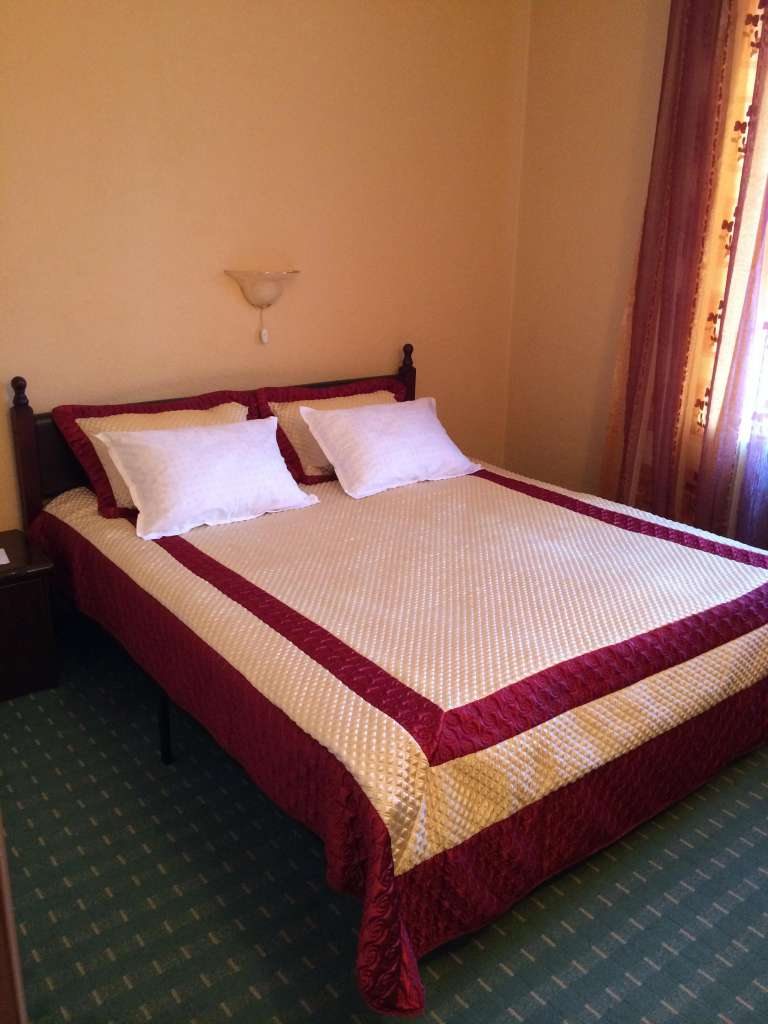 Люкс (Трёхкомнатный № 414) гостиницы ВМ-Центральная, Магадан