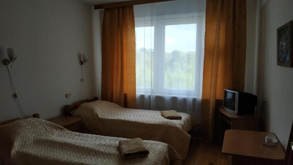 Двухместный (Двухместный номер с 2 отдельными кроватями и общей ванной комнатой) отеля Арабеска, Листвянка