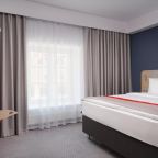 Двухместный (Улучшенный с двуспальной кроватью и диваном для некурящих), Express Sadovaya Hotel