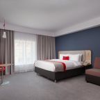 Двухместный (Улучшенный с двуспальной кроватью и диваном для некурящих), Express Sadovaya Hotel