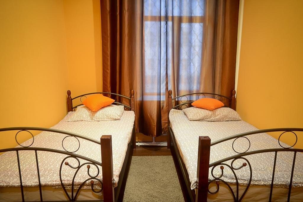 Двухместный (Двухместный номер с 2 отдельными кроватями и общей ванной комнатой) отеля На Ленинском проспекте, Москва