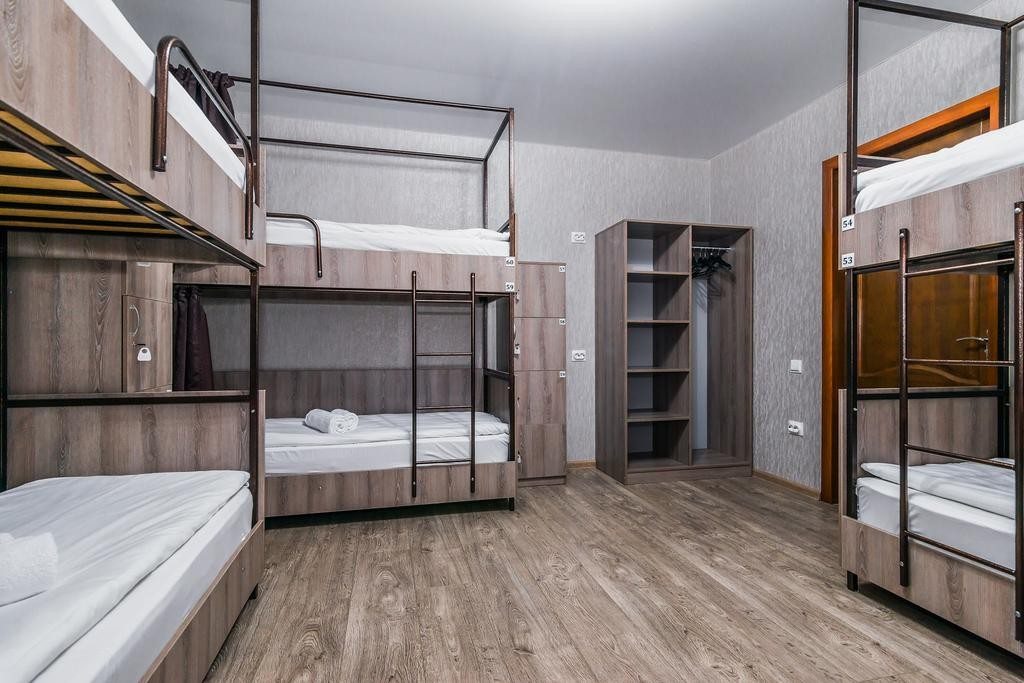 Шестиместный (Койко-место в шестиместном номере, мужской) хостела Villa Hostel, Краснодар