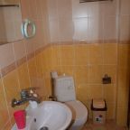 Санузел в двухместном номере с двумя кроватями