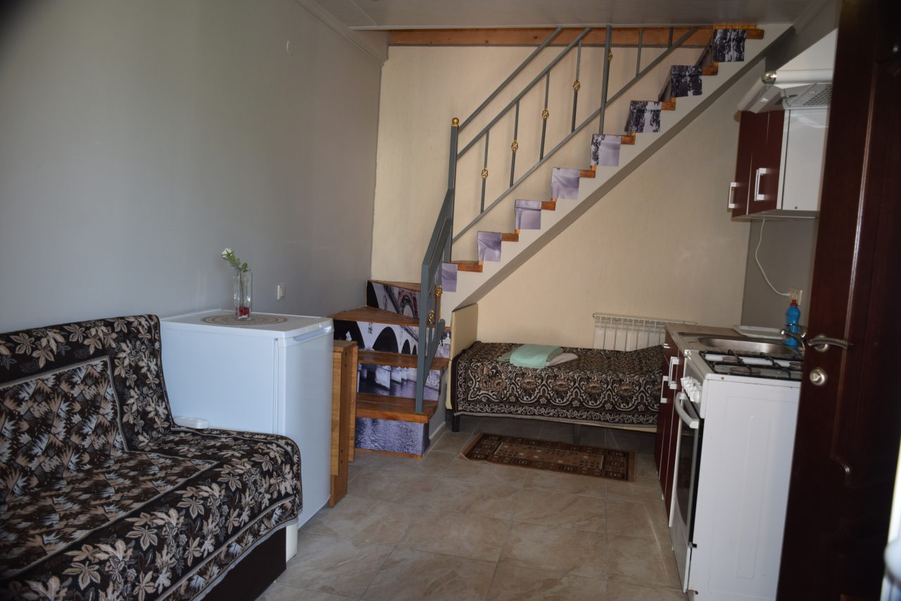 Апартаменты в двух уровнях ( первый этаж)