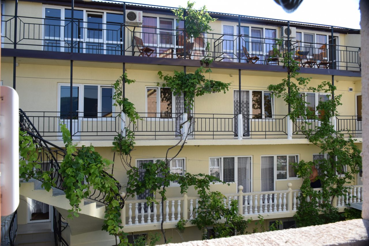 Фасад здания и апартаментов