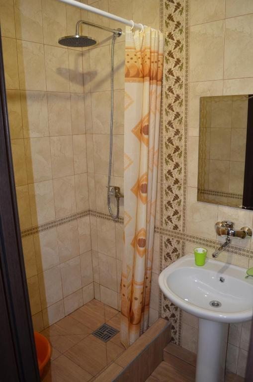 Трехместный (Трехместный номер с ванной комнатой) гостевого дома На Чапаева, Геленджик